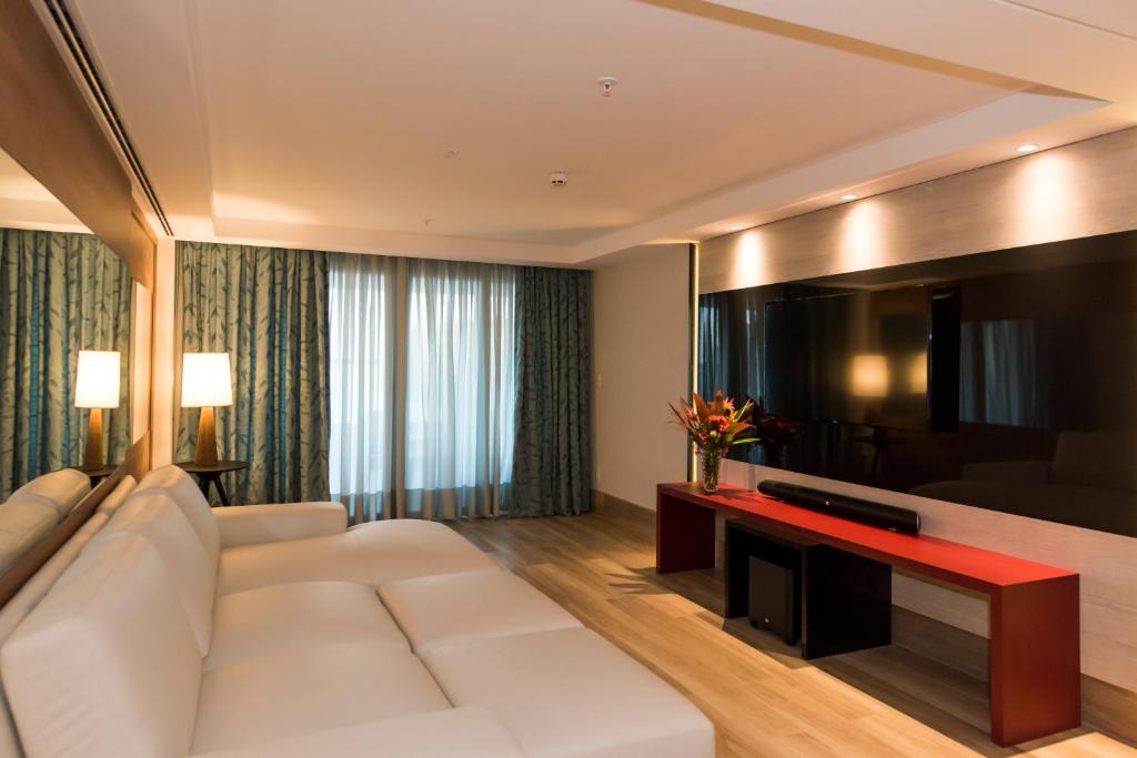  Vogal Luxury Beach Hotel & SPA