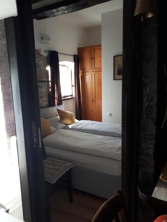 Postel nebo postele na pokoji v ubytování Elena Rooms