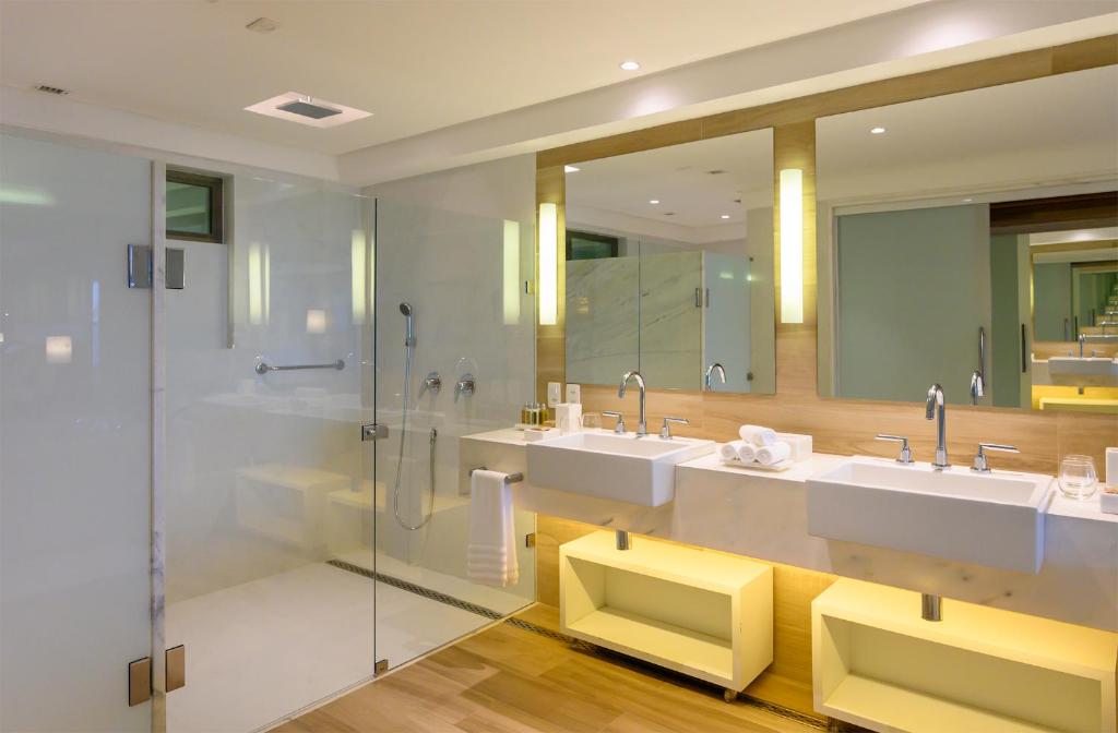  Vogal Luxury Beach Hotel & SPA