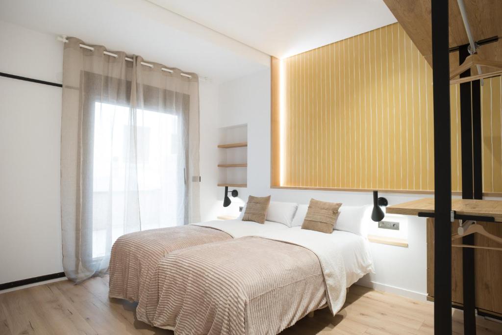 Postel nebo postele na pokoji v ubytování Cantabric Plaza / Iberorent Apartments