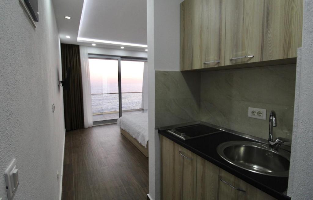 Η κουζίνα ή μικρή κουζίνα στο Apartments Komina