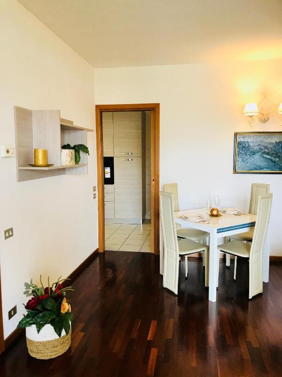 Kuchyňa alebo kuchynka v ubytovaní CHIC PANORAMIC APARTMENT