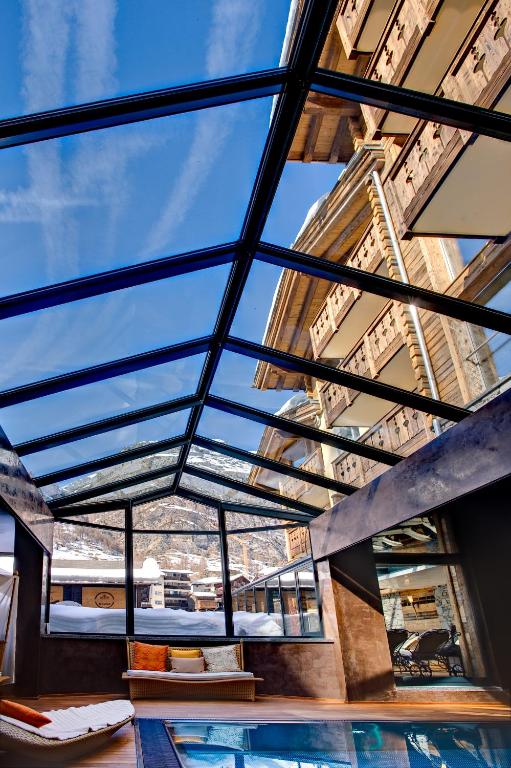 Bazén v ubytování Firefly Luxury Suites nebo v jeho okolí