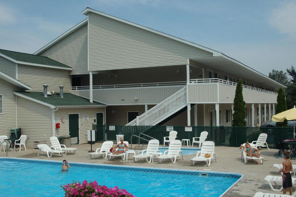 Bazén v ubytování Sierra Sands Family Lodge nebo v jeho okolí