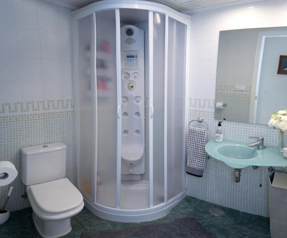 Koupelna v ubytování Penthouse Karina Los Arqueros