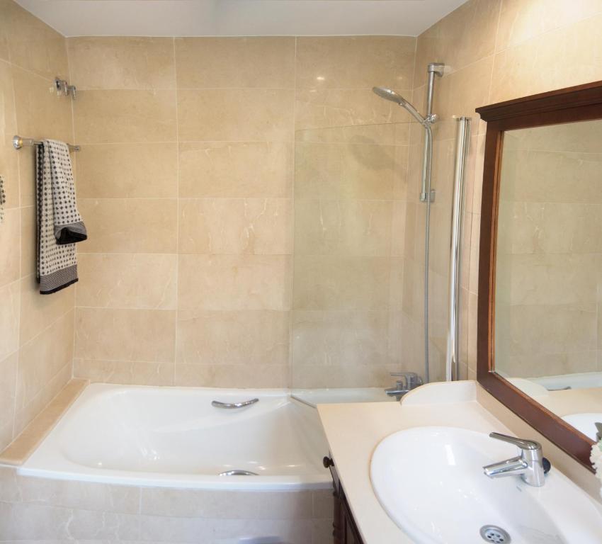 Koupelna v ubytování Penthouse Karina Los Arqueros