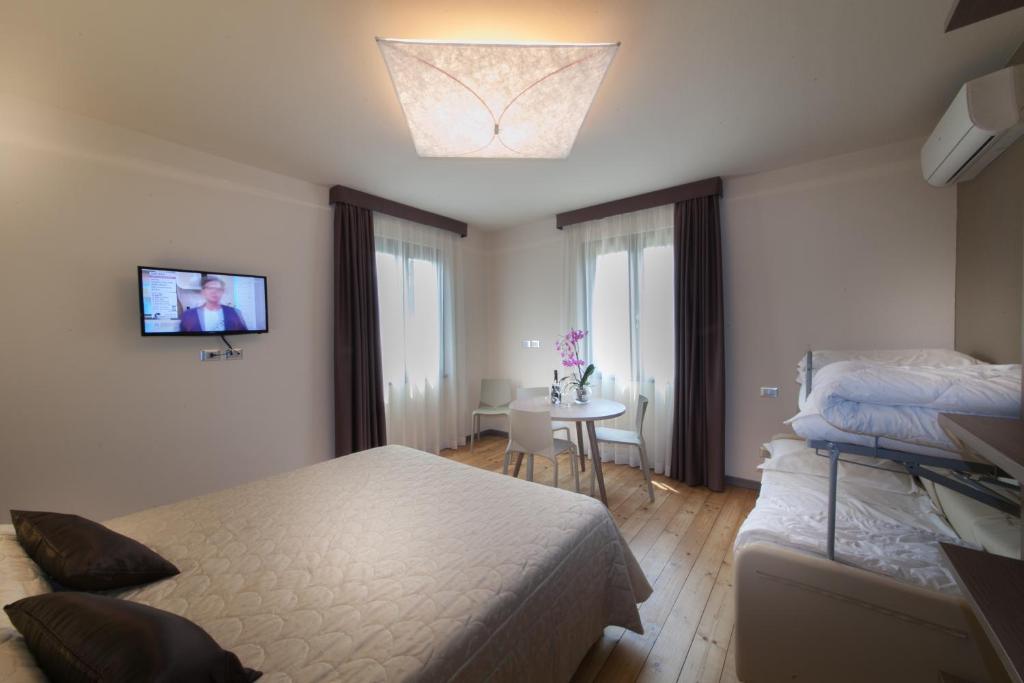 Posteľ alebo postele v izbe v ubytovaní International Rooms & Apartments