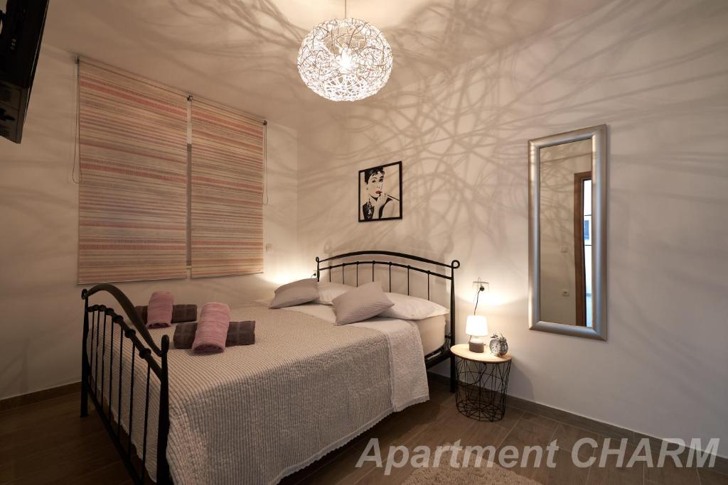 Posteľ alebo postele v izbe v ubytovaní Luxury apartment Charm with pool