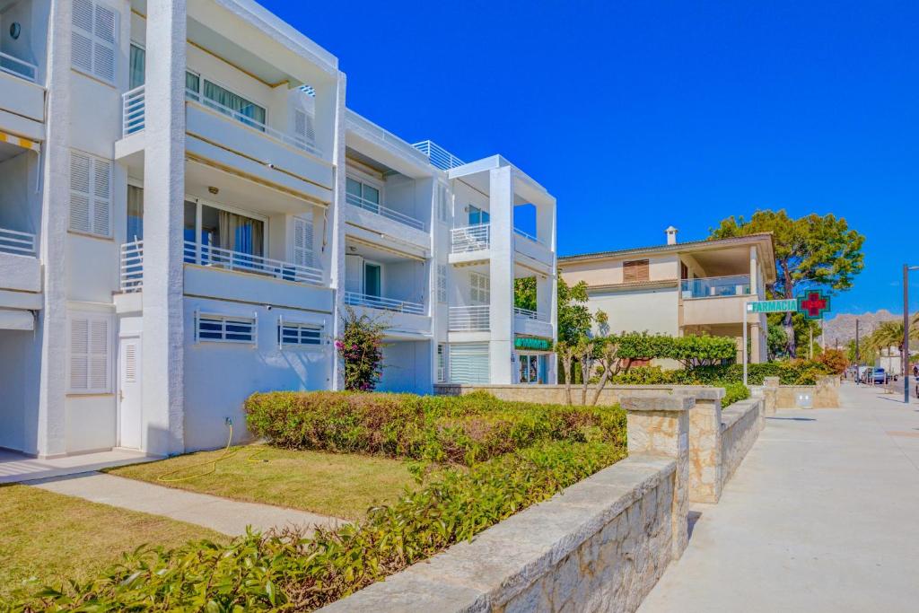 Beachfront Apartment Sivella by Sealand Villas