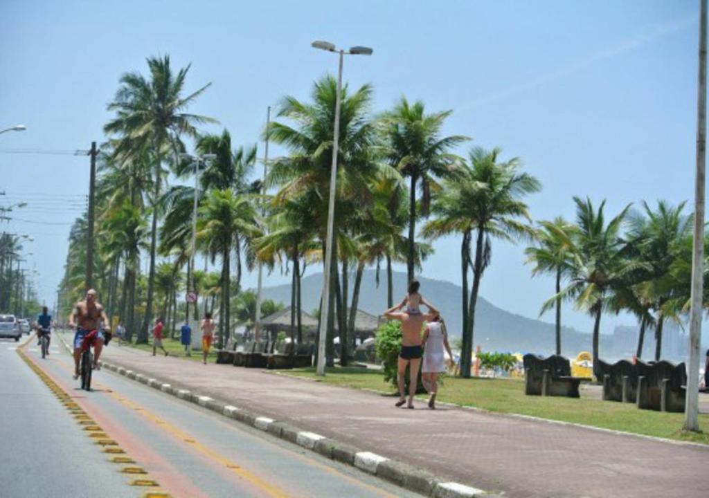  Enseada a Duas Quadras da Praia
