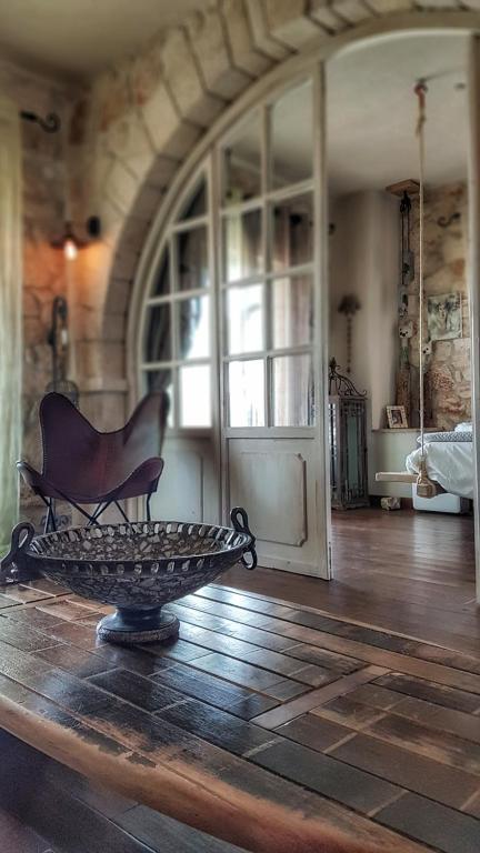 Posedenie v ubytovaní Luxurious Stone House in Elani