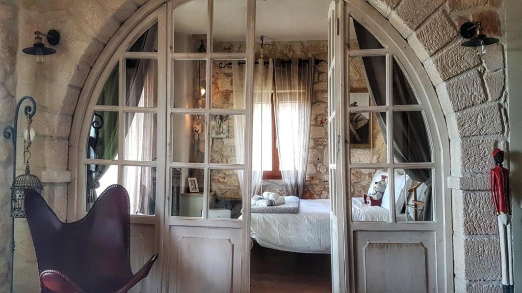 Posteľ alebo postele v izbe v ubytovaní Luxurious Stone House in Elani