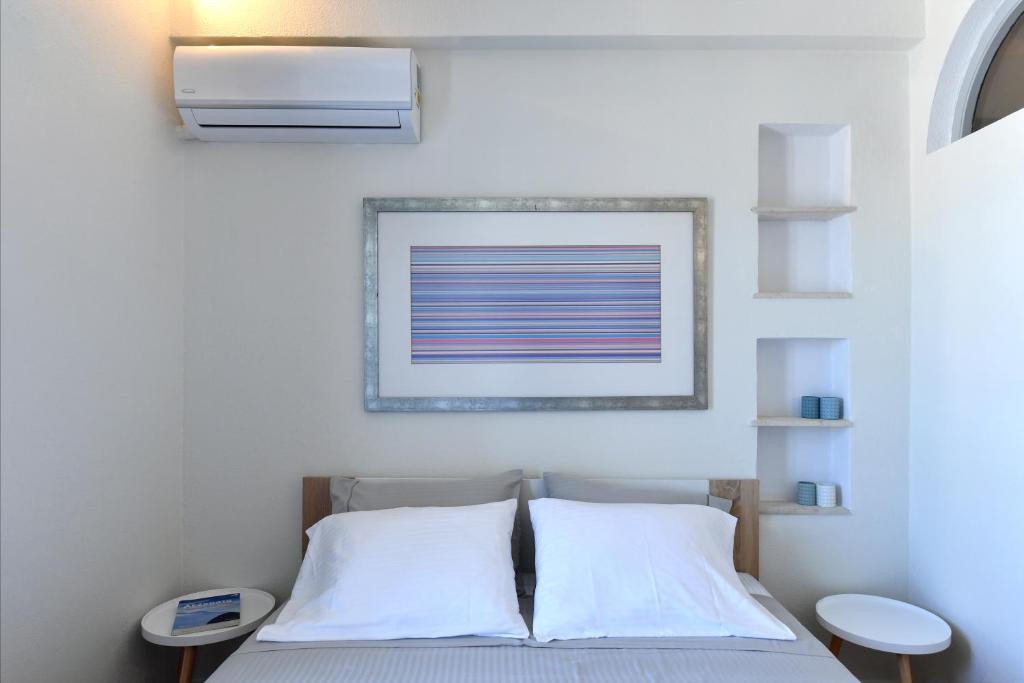 Postel nebo postele na pokoji v ubytování ALMYRA SeaView Maisonette in Naousa