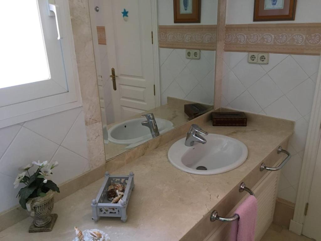 Kúpeľňa v ubytovaní Luxury Apartment in 5 Star Urbanization