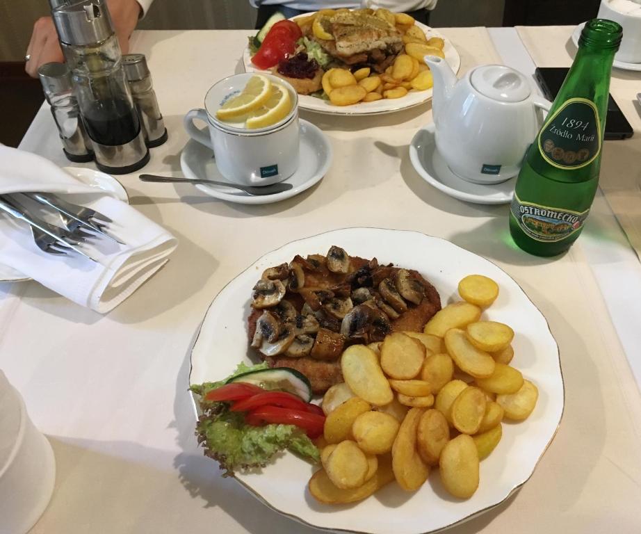 Jídlo v motelu nebo okolí