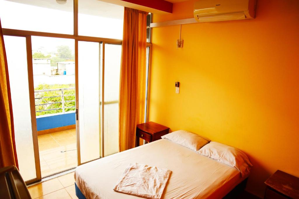 Postel nebo postele na pokoji v ubytování Hotel Atacames Inn
