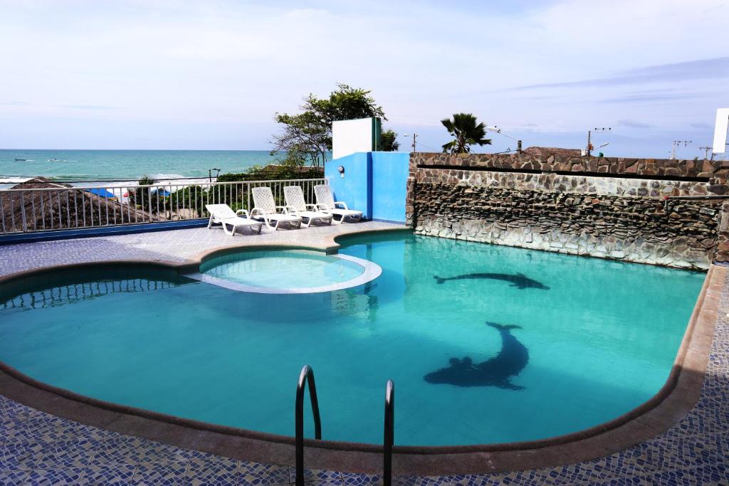 Bazén v ubytování Hotel Atacames Inn nebo v jeho okolí