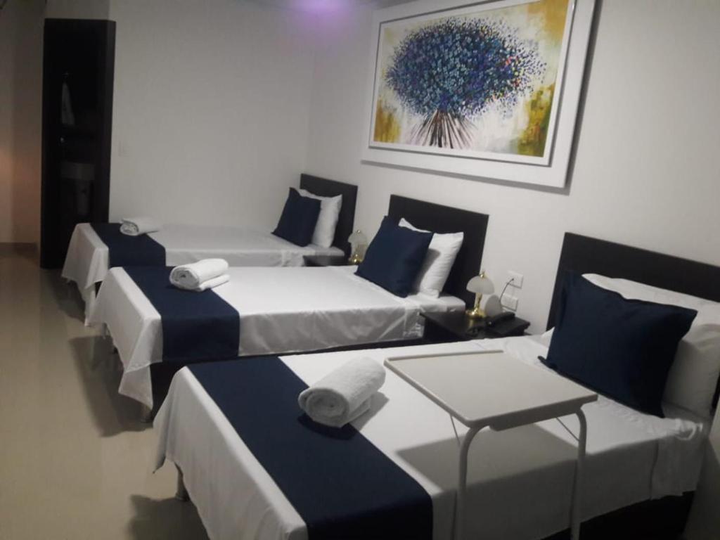 Кровать или кровати в номере Hotel Girón Plaza