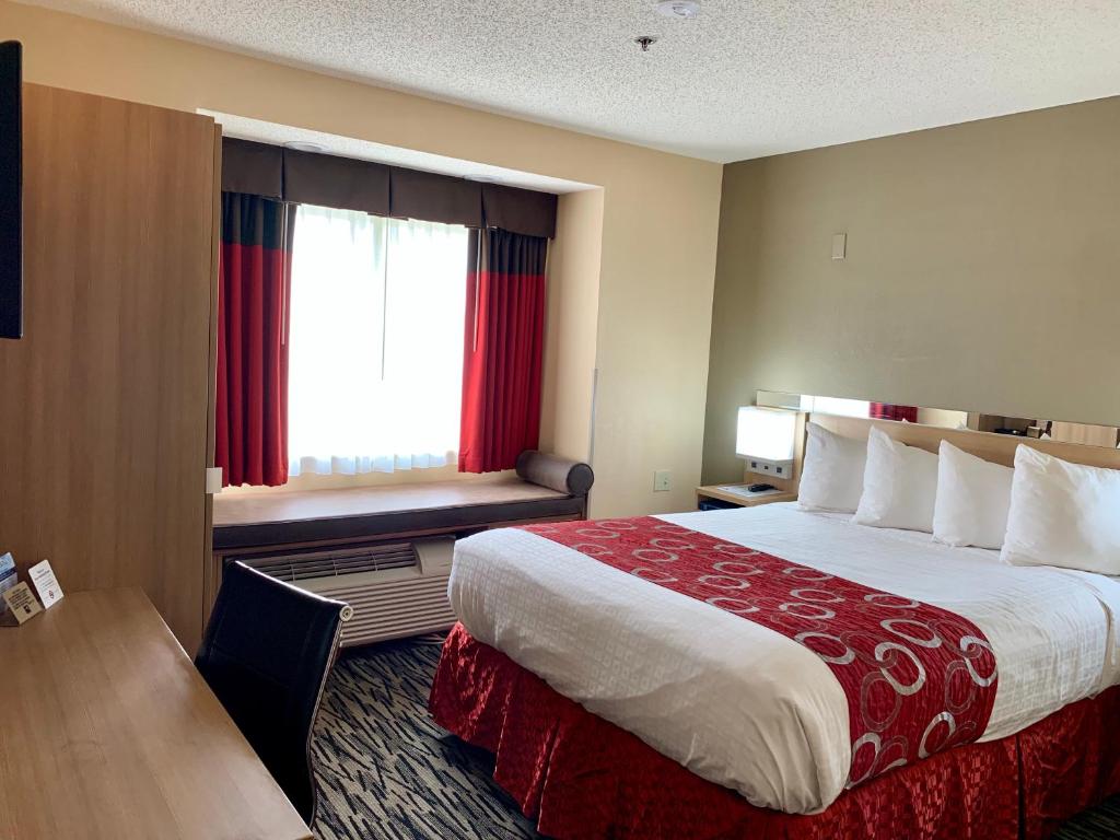 Microtel Inn & Suites by Wyndham Charleston photo