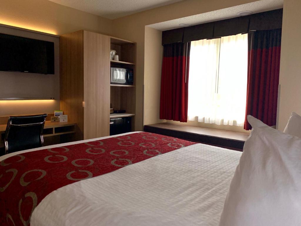 Microtel Inn & Suites by Wyndham Charleston photo