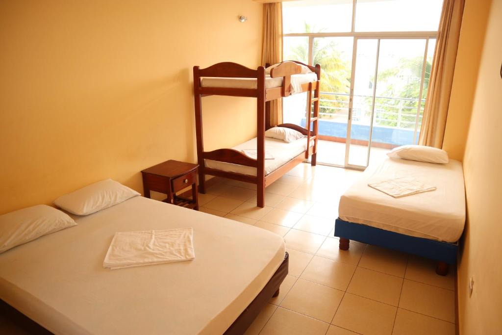 Postel nebo postele na pokoji v ubytování Hotel Atacames Inn