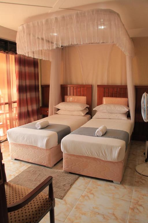 Postel nebo postele na pokoji v ubytování Interservice Hotel