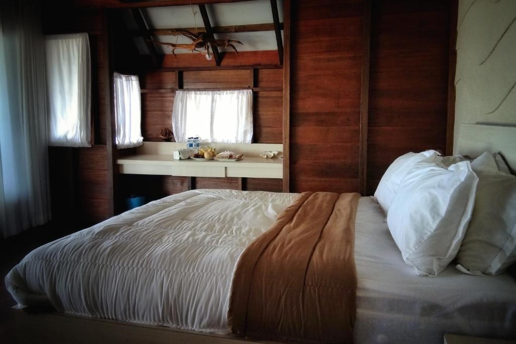 Postel nebo postele na pokoji v ubytování Kimo Resort Pulau Banyak Aceh Singkil