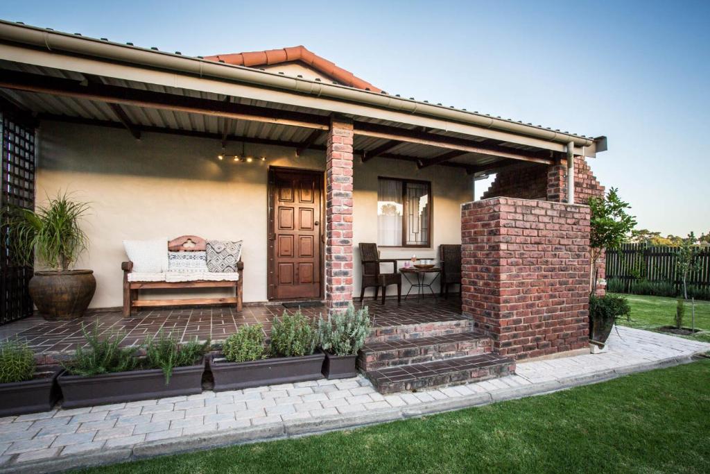 Out of Bounds Self-Catering Lodge - Image 19