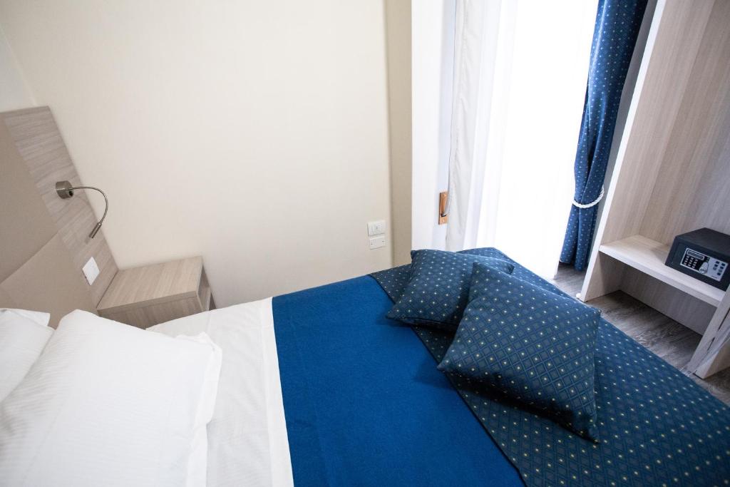 Postel nebo postele na pokoji v ubytování HOME HOTEL