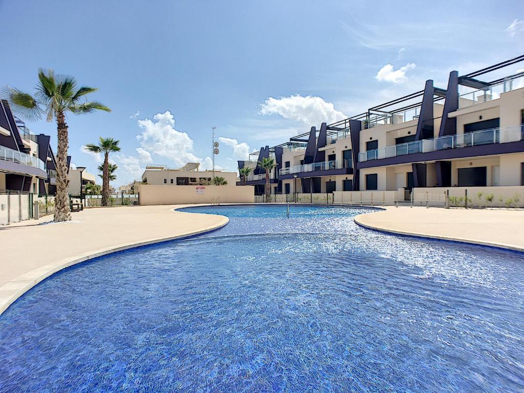 Bazén v ubytovaní Playa Elisa Apartment - Mil Palmeras - 1510 alebo v jeho blízkosti