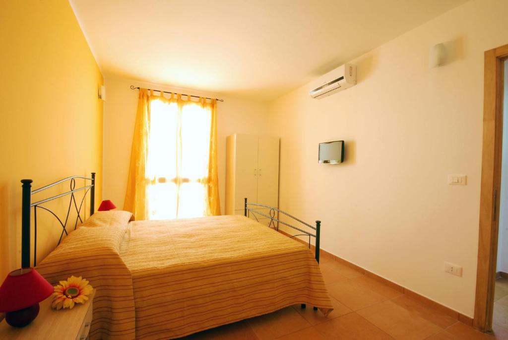 a bedroom with a bed and a window at B&B Erminia - Free Parking e Mare Vicino in Presicce