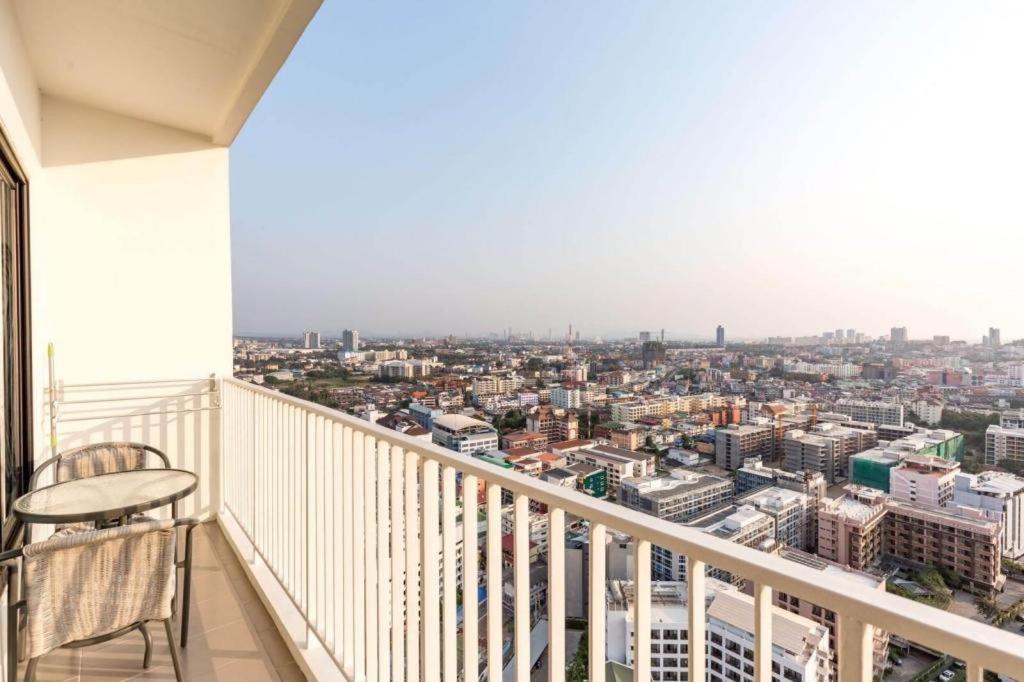 Balkón nebo terasa v ubytování The Base - Large luxury, 1 Bedroom, Sea View - Pattaya City Centre - 963