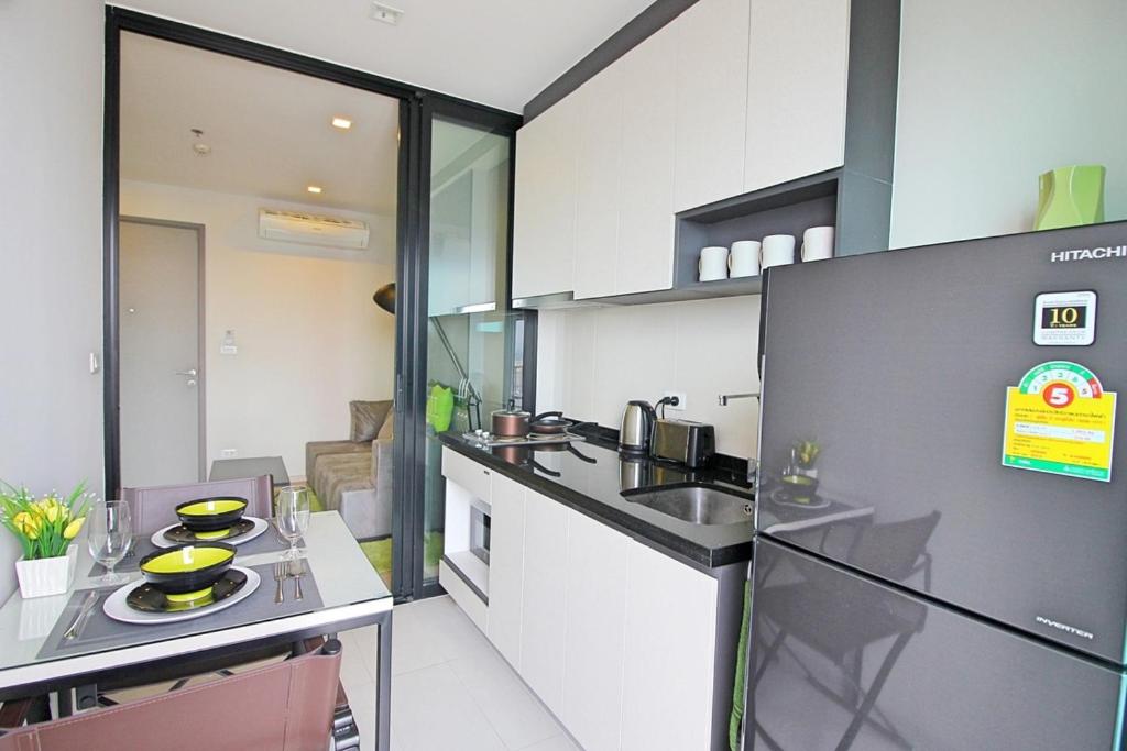 Kuchyň nebo kuchyňský kout v ubytování The Base - Large luxury, 1 Bedroom, Sea View - Pattaya City Centre - 963