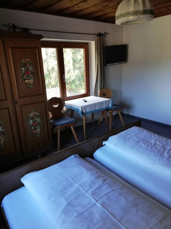 Postel nebo postele na pokoji v ubytování Wieselmühle Forellenhof