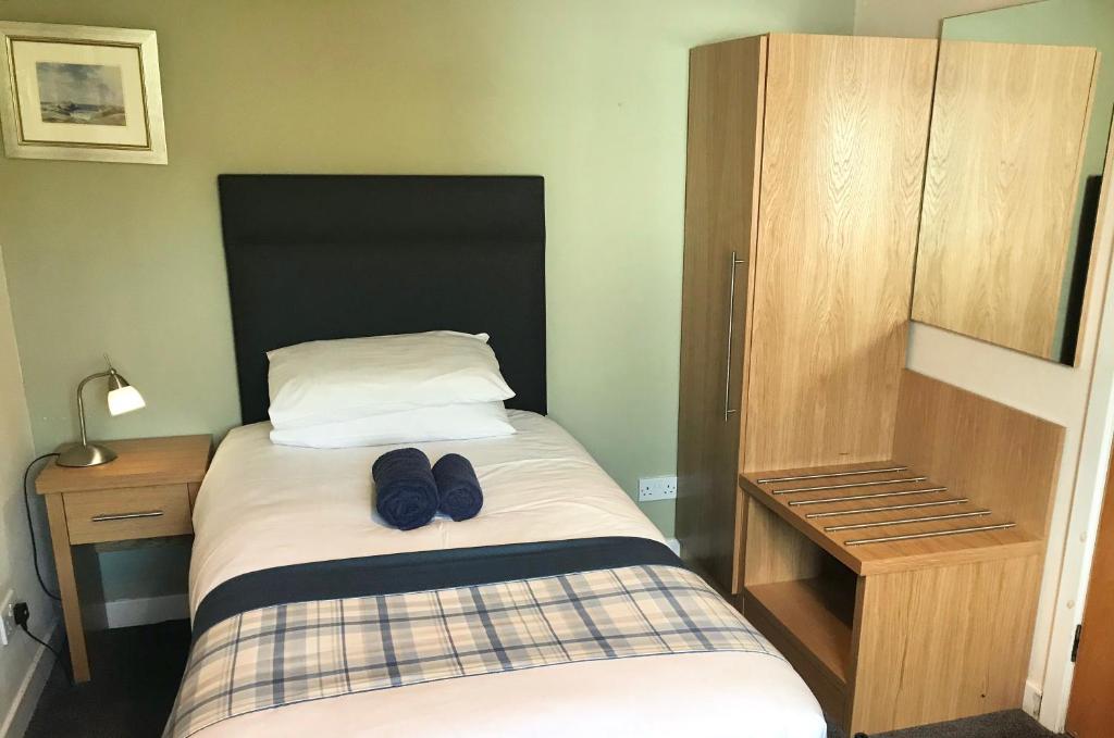 Postel nebo postele na pokoji v ubytování St Columba Hotel