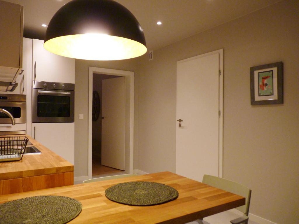 Kuchyňa alebo kuchynka v ubytovaní Apartament z liskiem