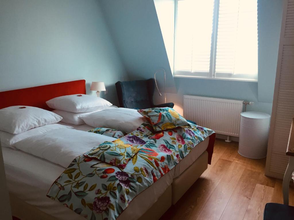 Postel nebo postele na pokoji v ubytování das HOTEL in München