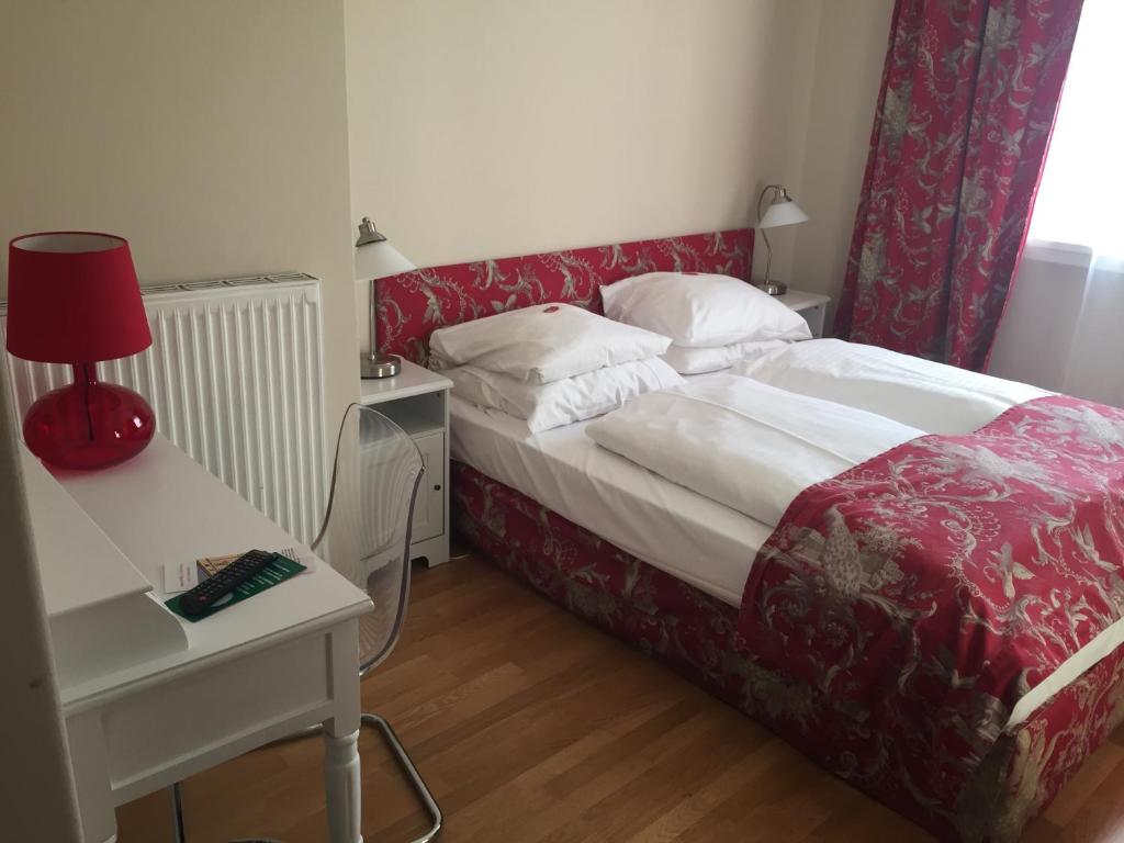 Postel nebo postele na pokoji v ubytování das HOTEL in München