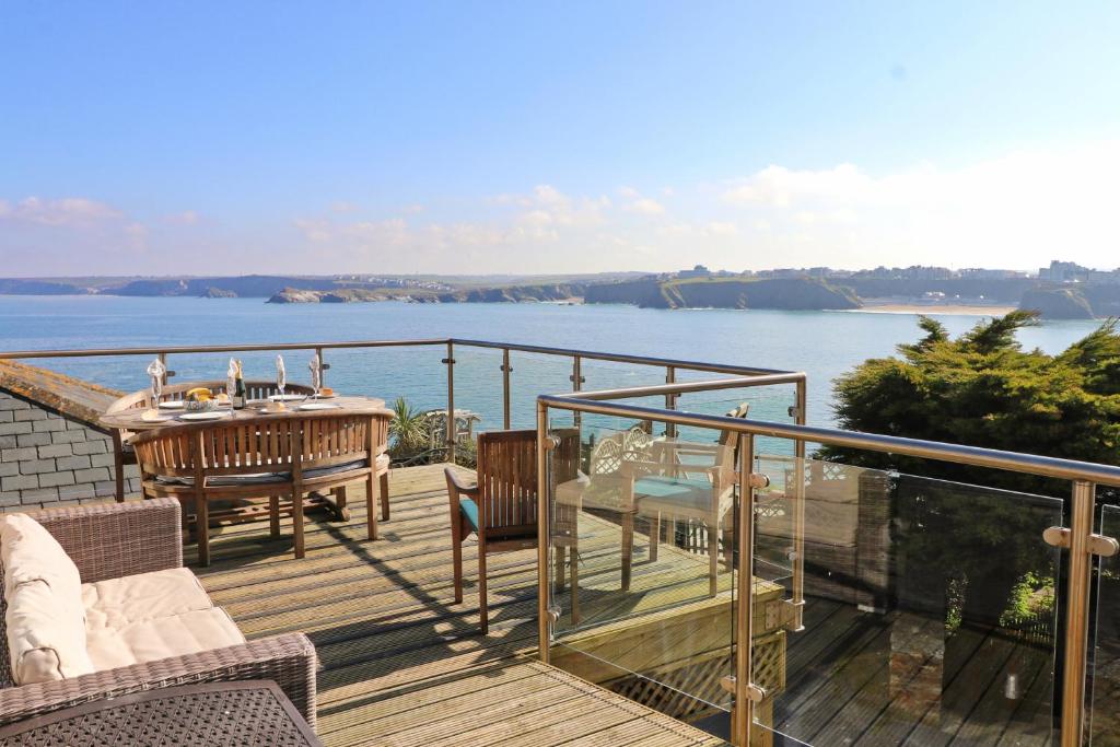 Sea View House - Three-Bedroom House
