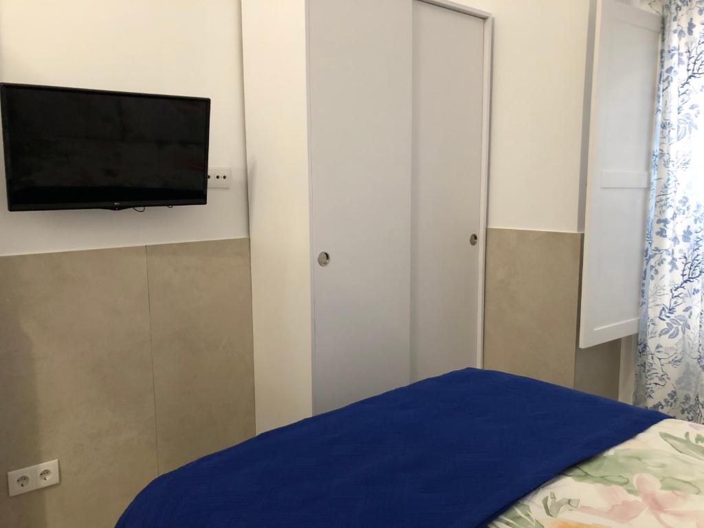 Televízia a/alebo spoločenská miestnosť v ubytovaní Jano PuertaTierra