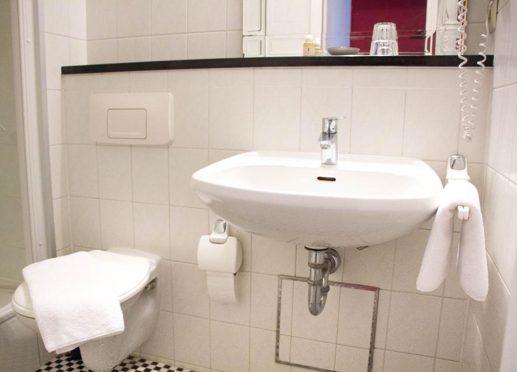 Koupelna v ubytování das HOTEL in München