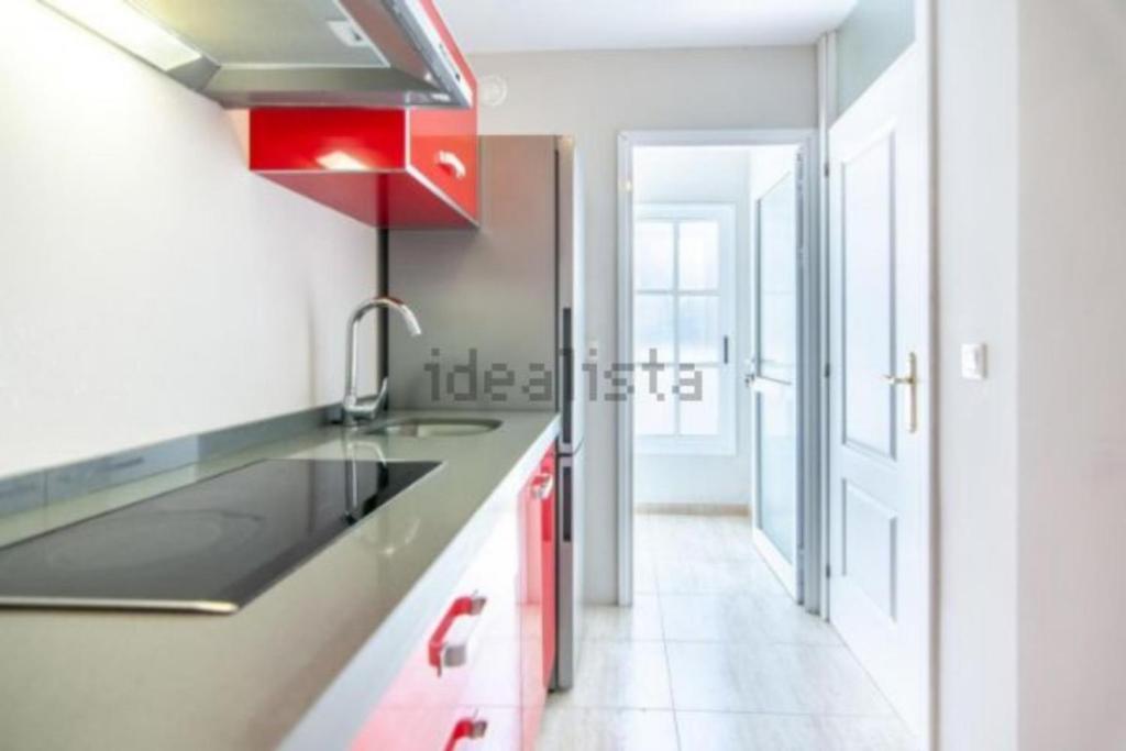 Kuchyň nebo kuchyňský kout v ubytování Two bedroom duplex with spectacular ocean view in Costa Adeje