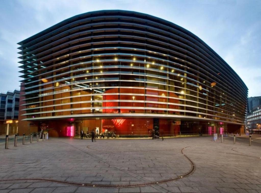 a large building with a lot of windows at GRANBY APARTMENTS F-2 in Leicester
