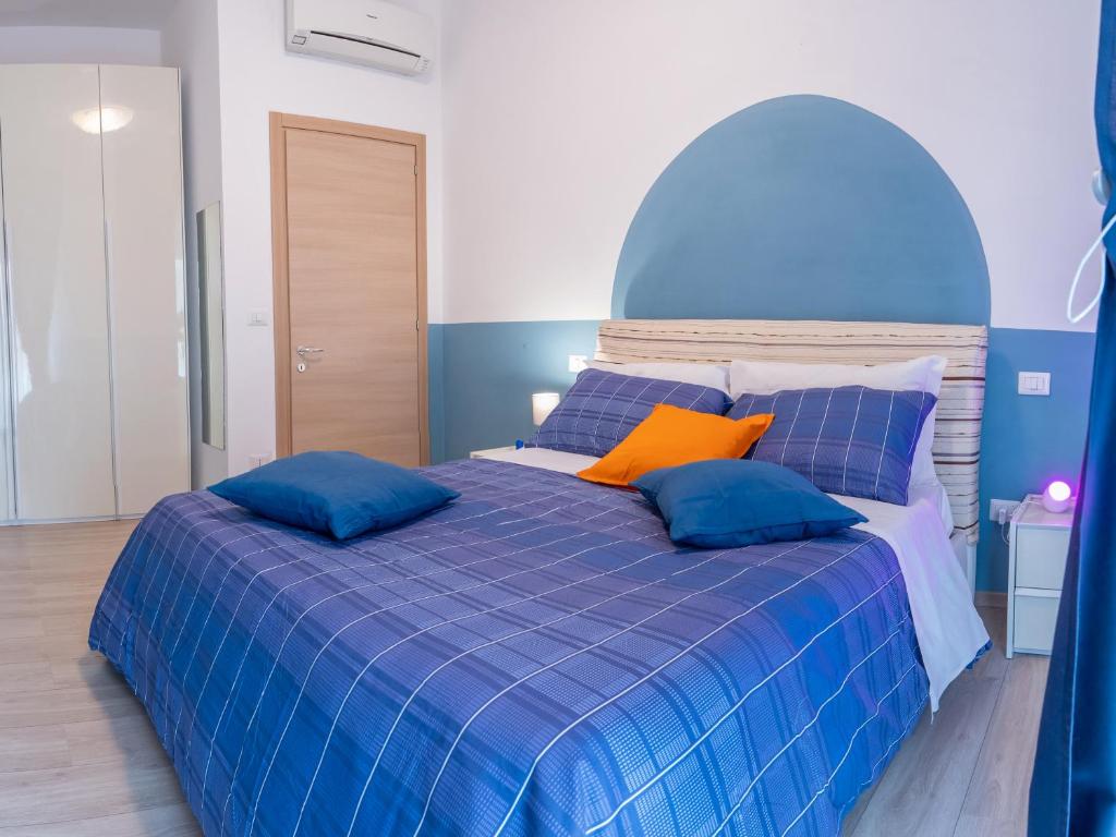 A bed or beds in a room at Appartamento Il canto della Luna