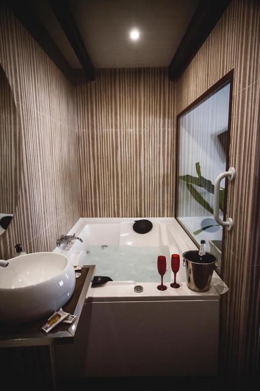 Kúpeľňa v ubytovaní Junior Suites con Jacuzzi