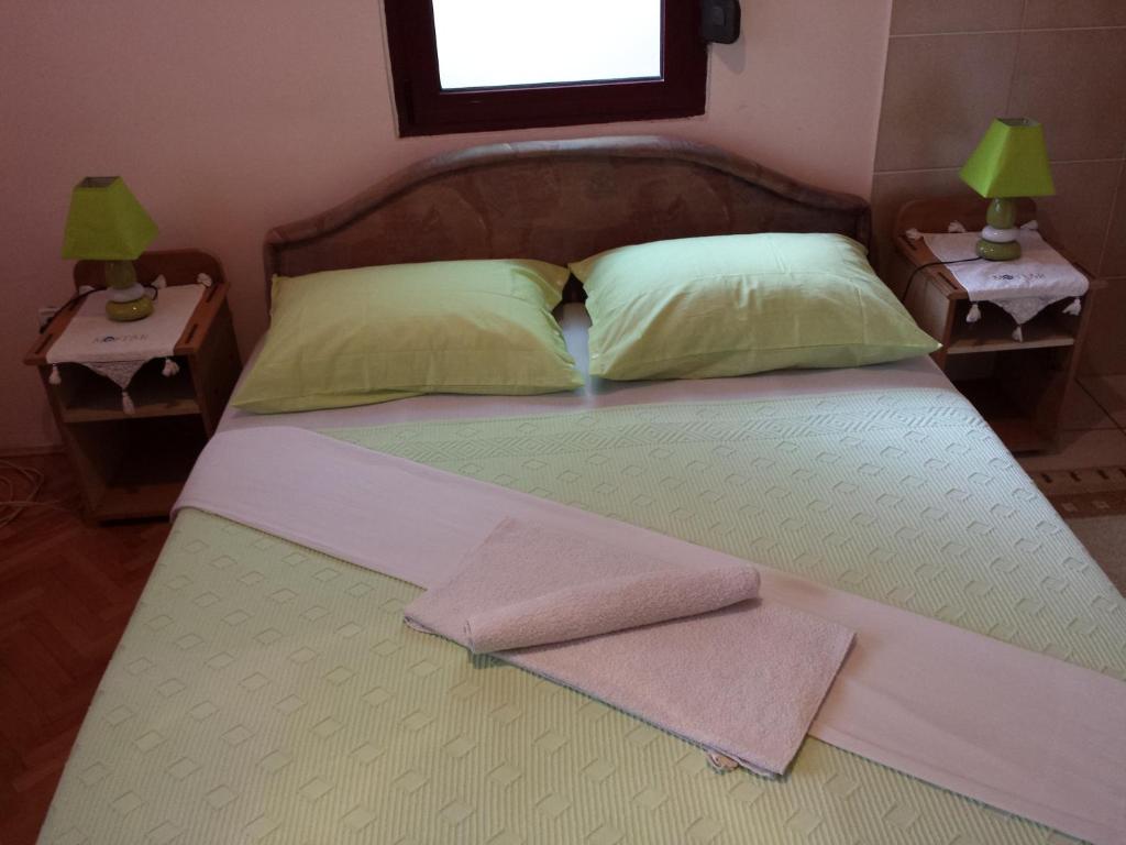 Apartments & Hostel Zdrava Hrana - One-Bedroom Apartment With Terrace