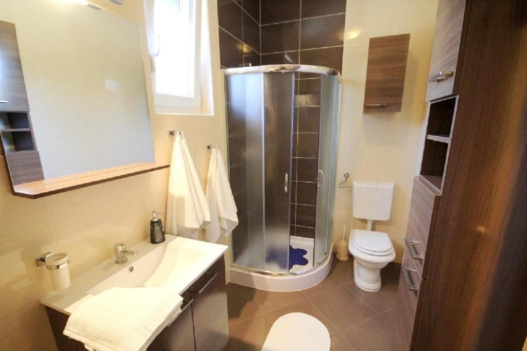 Łazienka w obiekcie Kristijan Apartments