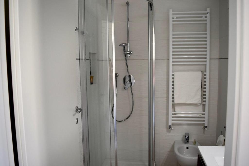 A bathroom at NEW! TUTTO QUI - APT WAGNER - CITY LIFE (cir01686)