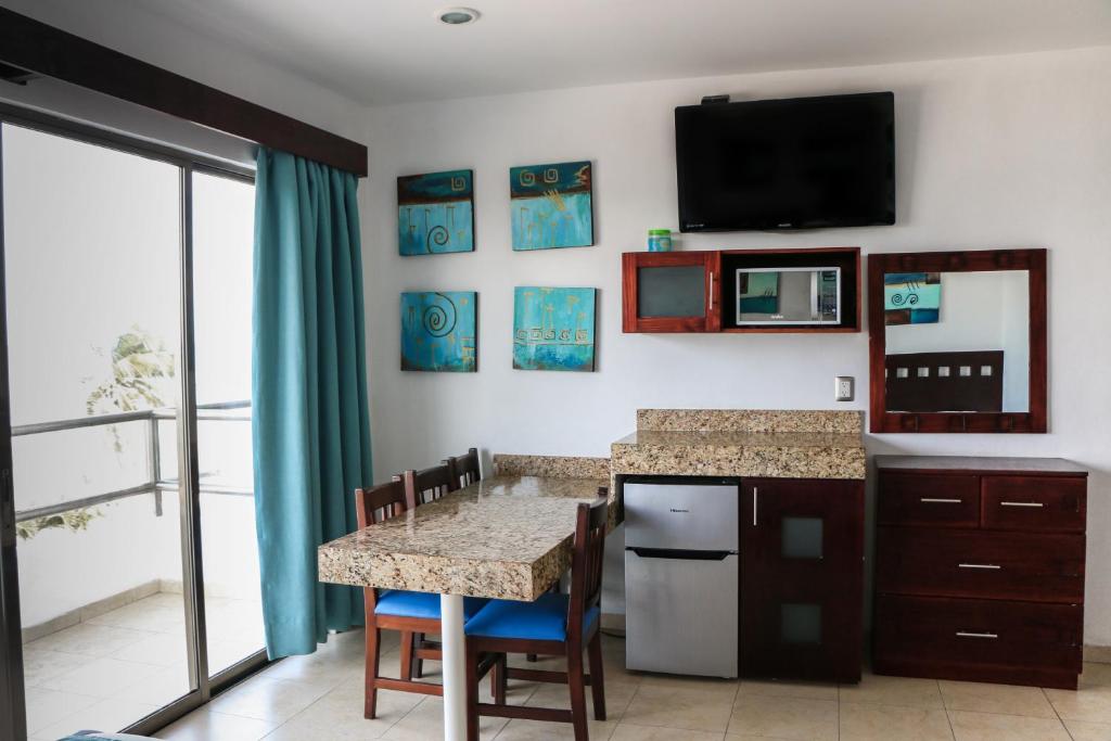 Kuchyň nebo kuchyňský kout v ubytování Playa Linda Hotel