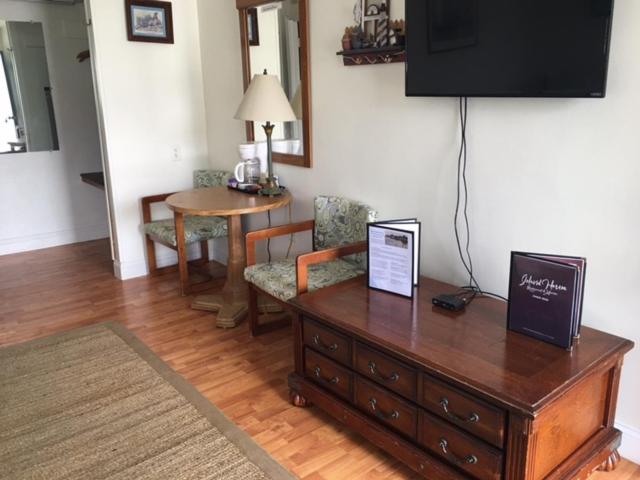 Wachapreague Inn - Motel Rooms - Double Room With Patio